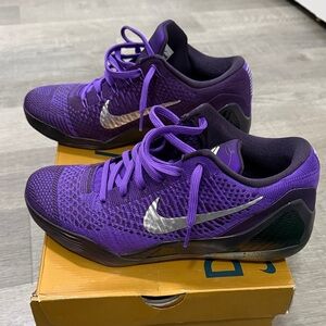 Kobe Bryant Nike Men’s Purple Athletic Shoes